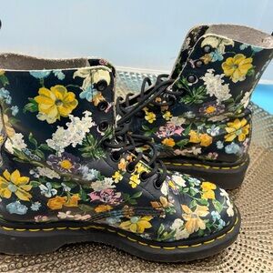 Dr. Martens women 6 floral combat boots